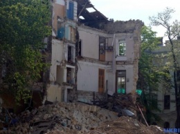 После обвала домов жилье в центре Одессы проверят на наличие трещин