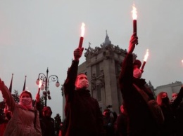 Под офисом Зеленского массовая акция протеста: люди пришли с требованиями. ФОТО