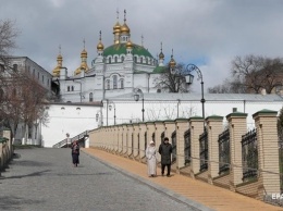 В Киеве после карантина открылись три монастыря