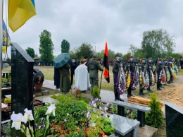 Семерых расстрелянных на Житомирщине нацгвардейцев похоронили рядом (ФОТО, ВИДЕО)