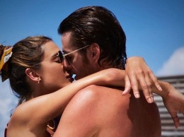 В бассейне в объятиях любимого: Алессандра Амбросио растрогала романтичными фото со своим бойфрендом