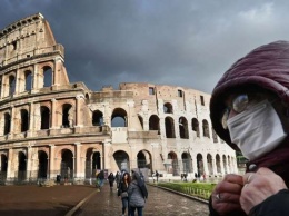 Мэр Рима распорядился о штрафах до €500 за выброшенные на улице маски и перчатки