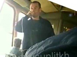Бродячий артист исполнил зажигательный хит в харьковском трамвае (видео)