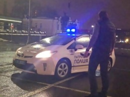 Перестрелка в Киеве, горит машина. Полиция ввела спецоперацию