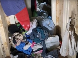 В Днепре женщина завалила свою квартиру мусором