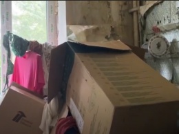 «Опять натащит»: в Днепре женщина превратила дом в настоящую свалку