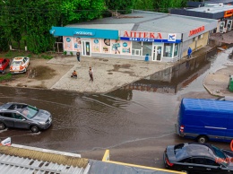 В Днепре после дождя полностью затопило улицу Коробова