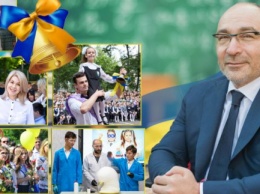 Геннадий Кернес поздравляет школьников с окончанием учебного года