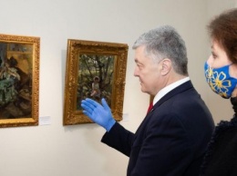 Суд арестовал картины Порошенко в музее Гончара