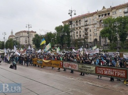 Инвесторы "Аркады" перекрыли Крещатик и обустроили палаточный городок (ФОТО)