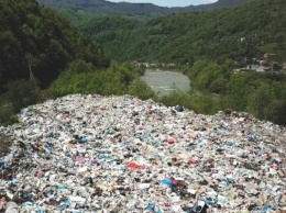 Мусорная катастрофа на Закарпатье: горные районы Украины не могут решить проблемы утилизации мусора - СМИ