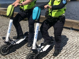 В Эстонии полицейские начнут патрулировать улицы на самокатах (фото)