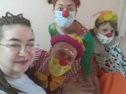 В Днепре доктора-клоуны возвращаются к деткам в больницы