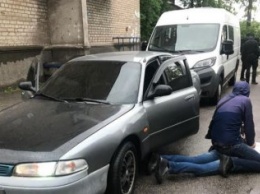 В Запорожье наркодилер протаранил полицейскую машину