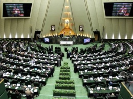 В новом иранском парламенте назвали переговоры с США "бесполезными и вредными"