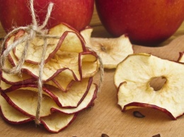 Домашний шеф: как приготовить яблочные чипсы
