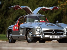 Новый Mercedes-Benz SL сделают похожим на «Крыло чайки»