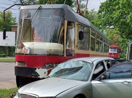 Серьезное ДТП в Днепре: трамвай протаранил авто