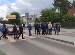 В пригороде Львова протестующие перекрыли дорогу