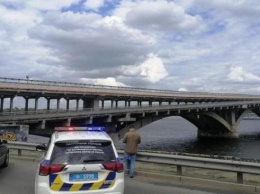 Заминирование моста Метро в Киеве: в полиции сообщили детали о задержанном (ВИДЕО)