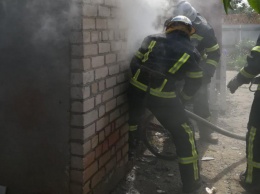 В Запорожской области погасили пожар на частном подворье
