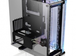 ПК-корпус Thermaltake DistroCase 350P спроектирован с прицелом на жидкостное охлаждение