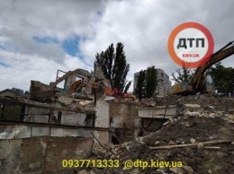 В центре Киева из-за обрушения бетонной плиты погиб водитель эскаватора