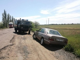 Водитель на «Мерседес Бенц» не смог самостоятельно проехать по черноморской трассе в Николаевской области