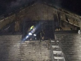 В Днепре горел двухэтажный жилой дом: есть пострадавшие