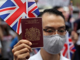 Британия пообещала принять до трех миллионов жителей Гонконга в случае давления Китая