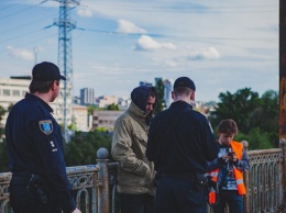 В Днепре мужчина бросился в реку с Амурского моста