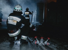 В Днепре на проспекте Героев сгорел MINI Cooper