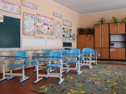 Николаевское гороно покупает 4,5 тысячи школьных столов и стульев у компании Бельского, отклонив 5 более дешевых предложений