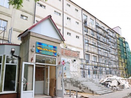 В Киевском районе Одессы проводят ремонт детской больницы. Фото
