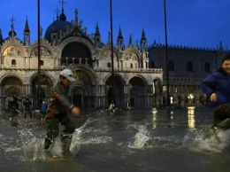 Венецию затопил аномальный прилив (фото, видео)