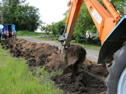 В пгт Новониколаевка начата масштабная реконструкция водопроводной сети (видео)