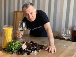 Известный одесский ресторатор Савва Либкин дает мастер-класс по приготовлению плова с мидиями (трансляция)