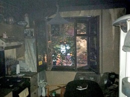 В Мариуполе в окно квартиры кинули бутылку с зажигательной смесью,-ФОТО