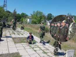 В Крыму детям устроили ''трудодень'' в военной форме РФ: сеть возмутилась. Фото