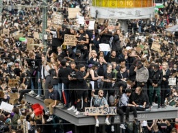 В Берлине задержали 93 участников антирасистского протеста