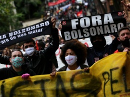 Впервые с начала эпидемии в Бразилии прошли антипрезидентские протесты