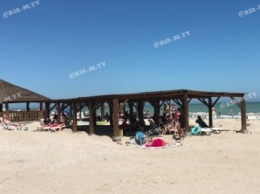 В Кирилловке пляжи на Федотовой косе пользуются большим спросом, чем центральный (фото, видео)