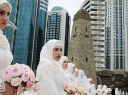 Кадыров поручил выделить малоимущим деньги на выкуп 207 невест в Чечне