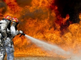Столб огня поднимался в небо: в России вспыхнул "адский" пожар на нефтяной скважине, видео