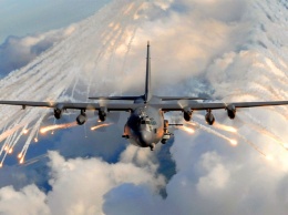 Военный самолет США загорелся в Ираке после посадки