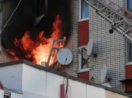 В Новомосковске горела многоэтажка: огонь охватил 2 квартиры, есть пострадавшие (ФОТО)
