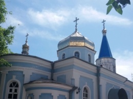 В Мелитополе старейший собор, который пытался выселить горисполком, увенчал золотой купол (фото)