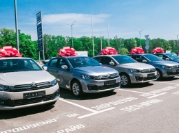 В Киеве вручили 15 автомобилей победителям акции «В АТБ покупай - АВТО приближай!»