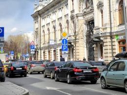Парковки на всех улицах Москвы станут бесплатными на 2 дня