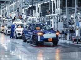 BMW подготовилась к серийному выпуску первого электрического кроссовера